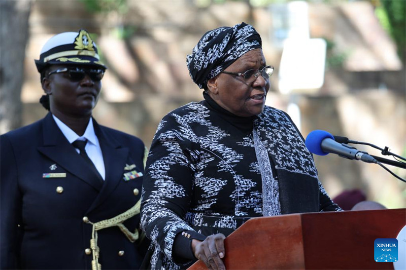 Rais Netumbo Nandi-Ndaitwah wa Namibia (kulia) akizungumza katika hafla ya maadhimisho ya Siku ya Kukumbuka Mauaji ya Kimbari mjini Windhoek, Namibia, Mei 28, 2025. (Picha na Sharon Kavhu/Xinhua)