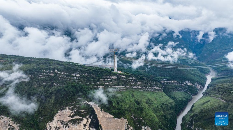 Daraja kubwa la Tianmen laendelea kujengwa katika Mkoa wa Guizhou wa China