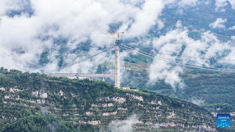 Daraja kubwa la Tianmen laendelea kujengwa katika Mkoa wa Guizhou wa China