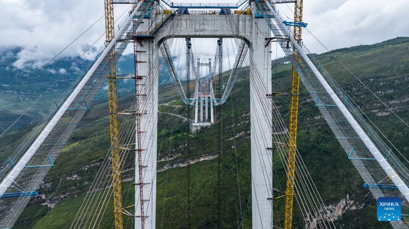 Daraja kubwa la Tianmen laendelea kujengwa katika Mkoa wa Guizhou wa China