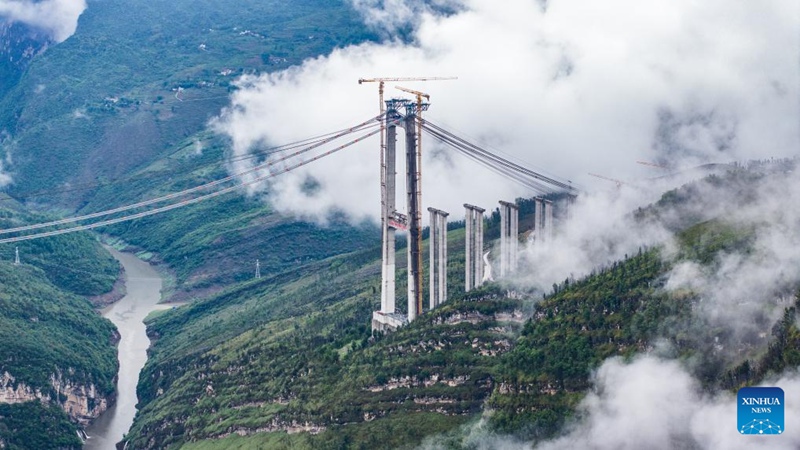 Daraja kubwa la Tianmen laendelea kujengwa katika Mkoa wa Guizhou wa China