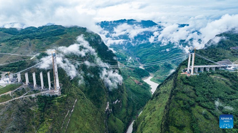 Daraja kubwa la Tianmen laendelea kujengwa katika Mkoa wa Guizhou wa China