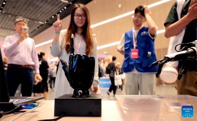 Mashindano ya Kimataifa ya Ustadi wa Roboti yenye Umbo la Binadamu yafanyika mjini Shanghai, China