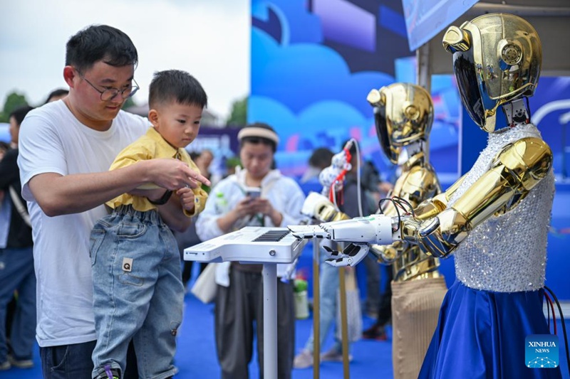 Kanivali ya roboti ya Dunia yaanza mjini Wuhan, Mkoa wa Hubei, China