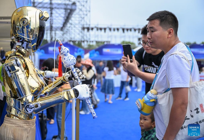 Kanivali ya roboti ya Dunia yaanza mjini Wuhan, Mkoa wa Hubei, China
