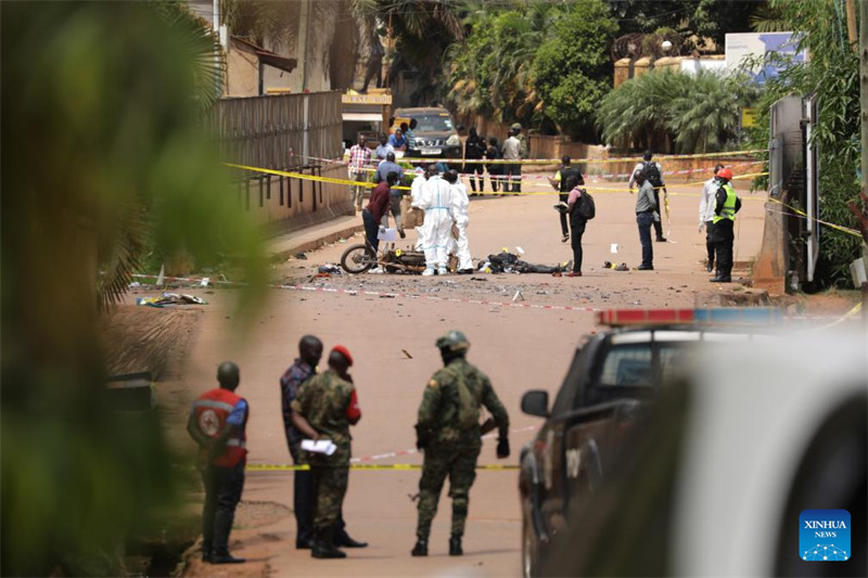 Picha hii iliyopigwa Juni 3, 2025 ikionyesha eneo la mlipuko wa bomu ambao ulitokea mapema karibu na kanisa katika eneo la Munyonyo, kitongoji cha Kampala, Uganda. (Picha na Hajarah Nalwadda/Xinhua)
