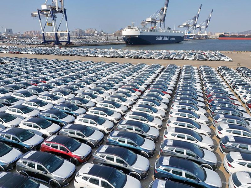 Picha ikionyesha magari yatakayosafirishwa kuuzwa nje katika Bandari ya Yantai, Mkoa wa Shandong, mashariki mwa China, Januari 2, 2025. (Picha na Tang Ke/Xinhua)