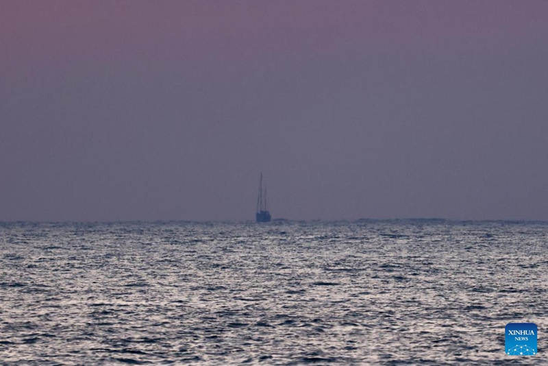 Meli iliyoripotiwa kubeba mizigo ya misaada ya kibinadamu ikiwasili kwenye bahari karibu na bandari ya Ashdod, kusini mwa Israel, tarehe 9 Juni 2025. (Picha na Jamal Awad/Xinhua)