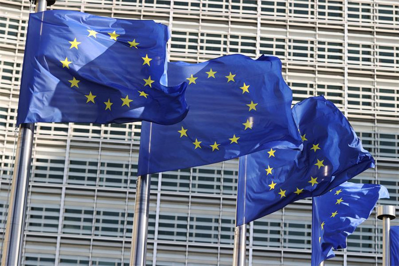 Picha iliyopigwa Mei 23, 2025 ikionyesha bendera za Umoja wa Ulaya kwenye makao makuu ya Kamisheni ya Ulaya mjini Brussels, Ubelgiji. (Xinhua/Zhao Dingzhe)