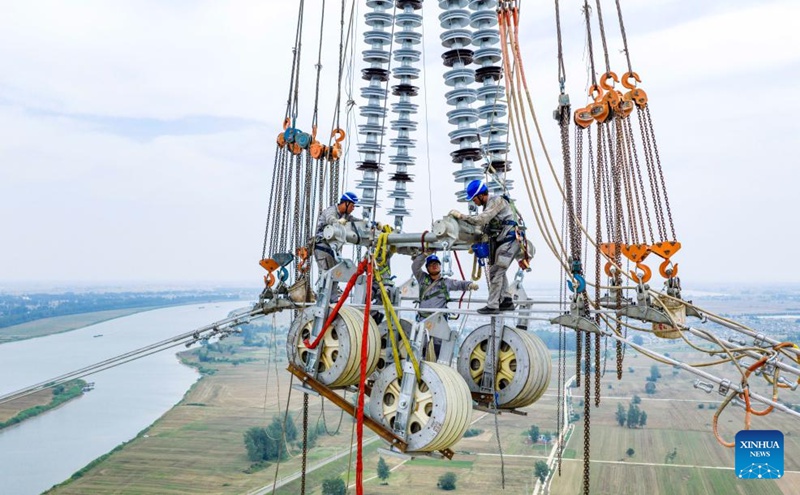 Mradi wa kusambaza umeme wa kV 500 wakamilisha kuvuka Mto Huaihe, mashariki mwa China
