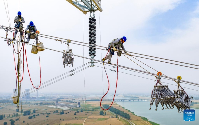 Mradi wa kusambaza umeme wa kV 500 wakamilisha kuvuka Mto Huaihe, mashariki mwa China