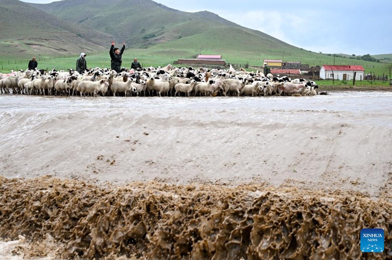 Maisha ya kuhamahama ya mfugaji katika Mkoa wa Mongolia ya Ndani, China