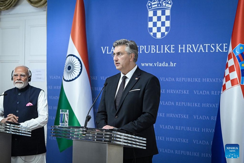 Waziri Mkuu wa Croatia Andrej Plenkovic (kulia) na mwenzake wa India aliyezuru Narendra Modi wakifanya mkutano na waandishi wa habari baada ya mkutano wao mjini Zagreb, Croatia, Juni 18, 2025. (Josip Regovic/PIXSELL kupitia Xinhua)