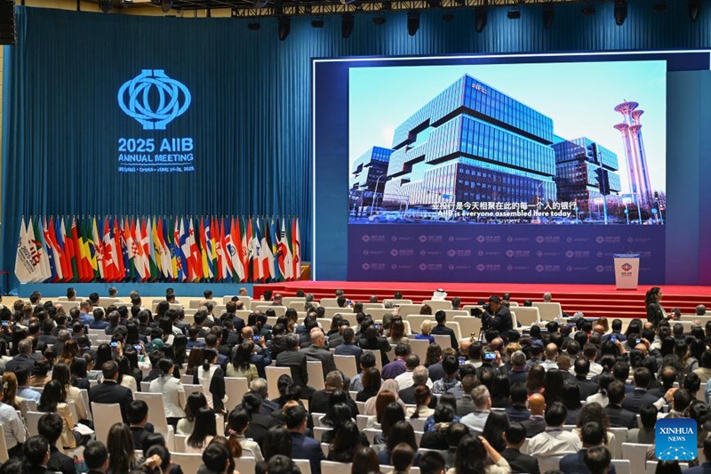Picha hii iliyopigwa Juni 26, 2025 ikionyesha ufunguzi wa Mkutano wa 10 wa Mwaka wa Bodi ya Wakurugenzi wa Benki ya Uwekezaji wa Miundombinu ya Asia (AIIB) mjini Beijing, China. (Xinhua/Li Xin)