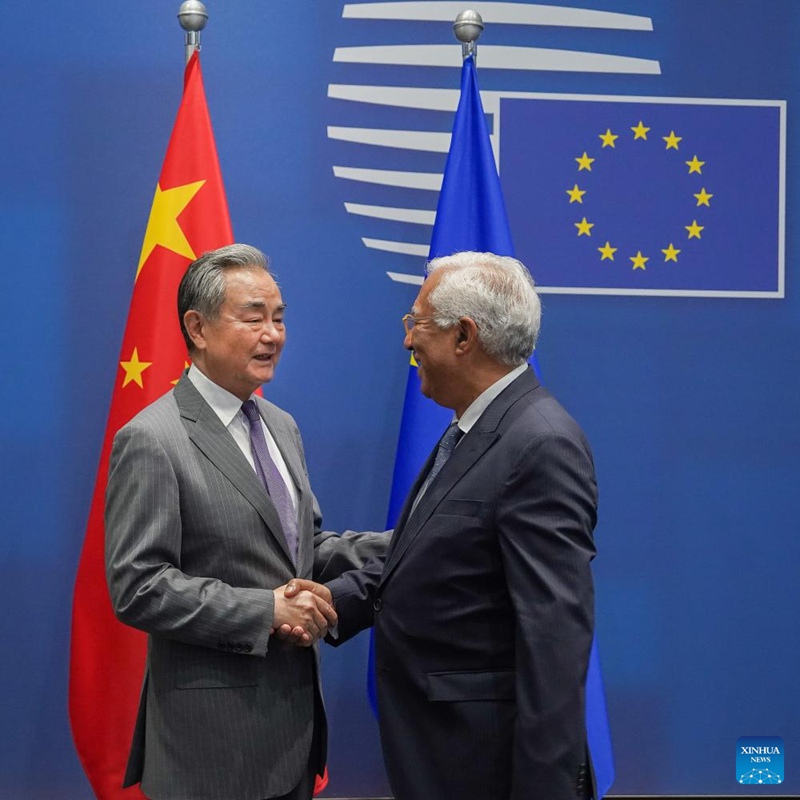 Rais wa Baraza la Ulaya Antonio Costa akikutana na Waziri wa Mambo ya Nje wa China Wang Yi, ambaye pia ni mjumbe wa Ofisi ya Siasa ya Kamati Kuu ya Chama cha Kikomunisti cha China (CPC), mjini Brussels, Ubelgiji, Julai 2, 2025. (Xinhua/Peng Ziyang)
