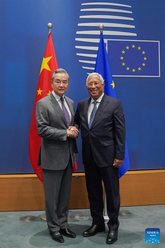 Rais wa Baraza la Ulaya Antonio Costa akikutana na Waziri wa Mambo ya Nje wa China Wang Yi, ambaye pia ni mjumbe wa Ofisi ya Siasa ya Kamati Kuu ya Chama cha Kikomunisti cha China (CPC), mjini Brussels, Ubelgiji, Julai 2, 2025. (Xinhua/Peng Ziyang)