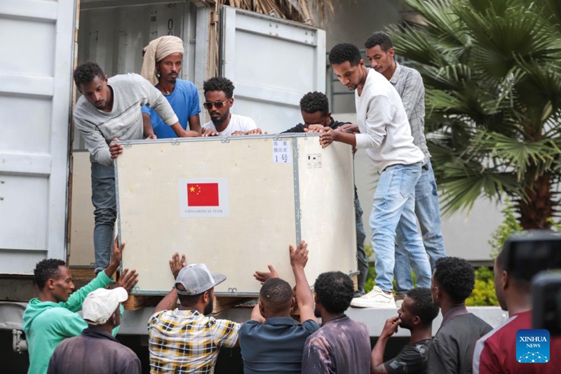 Timu ya madaktari wa China yatoa msaada wa zana za matibabu kwa hospitali ya Ethiopia