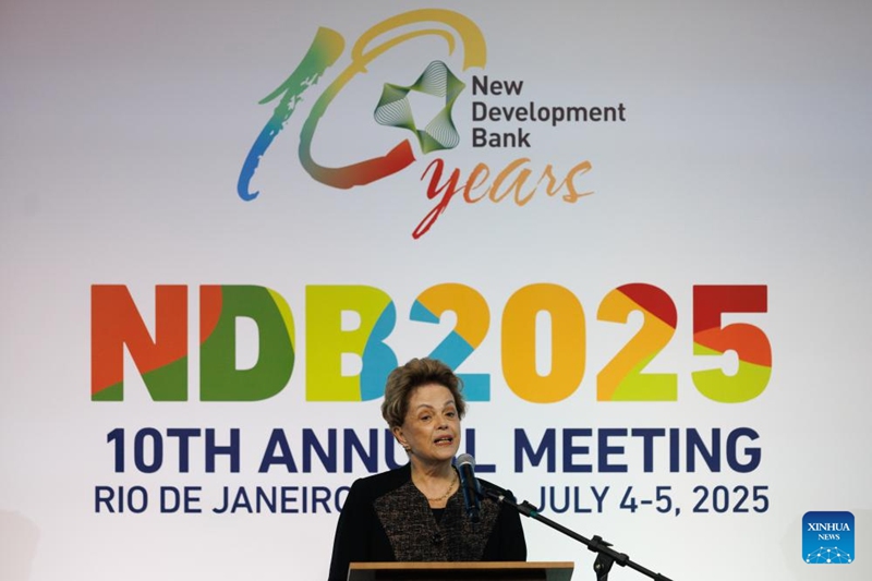 Dilma Rousseff, Rais wa zamani wa Brazili na Rais wa Benki ya Maendeleo Mapya(NDB), akizungumza kwenye Mkutano wa 10 wa Mwaka wa NDB mjini Rio De Janeiro, Brazil, Julai 4, 2025. (Picha na Claudia Martini/Xinhua)