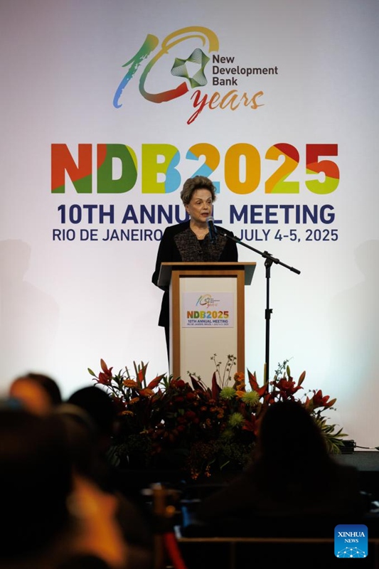 Dilma Rousseff, Rais wa zamani wa Brazili na Rais wa Benki ya Maendeleo Mapya(NDB), akizungumza kwenye Mkutano wa 10 wa Mwaka wa NDB mjini Rio De Janeiro, Brazili, Julai 4, 2025. (Picha na Claudia Martini/Xinhua)