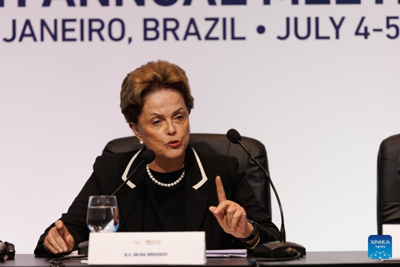 Dilma Rousseff, Rais wa zamani wa Brazili na Rais wa Benki ya Maendeleo Mapya(NDB), akizungumza kwenye Mkutano wa 10 wa Mwaka wa NDB mjini Rio De Janeiro, Brazili, Julai 4, 2025. (Picha na Claudia Martini/Xinhua)