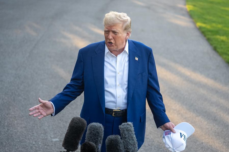 Rais Donald Trump wa Marekani akijibu maswali kutoka kwa waandishi wa habari kwenye South Lawn ya Ikulu ya White House mjini Washington, D.C., Marekani, Juni 24, 2025.(Xinhua/Hu Yousong)