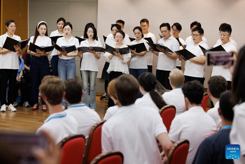 Wasanii kutoka Okestra ya Kitaifa ya Symphony ya China wakiimba nyimbo kwenye tamasha mjini Beijing, Julai 14, 2025. (Xinhua/Jin Liwang)