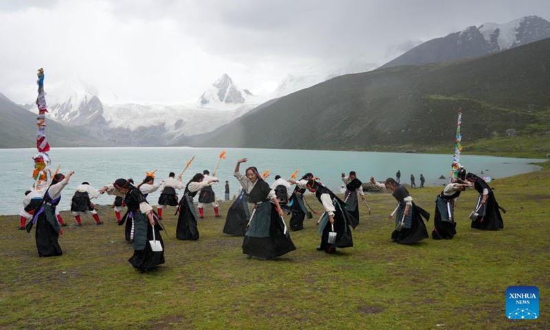 Maonesho ya Ngoma ya kijadi ya Dakpo Axie yafanyika kwenye eneo la vivutio vya utalii la Nagqu, Xizang, China