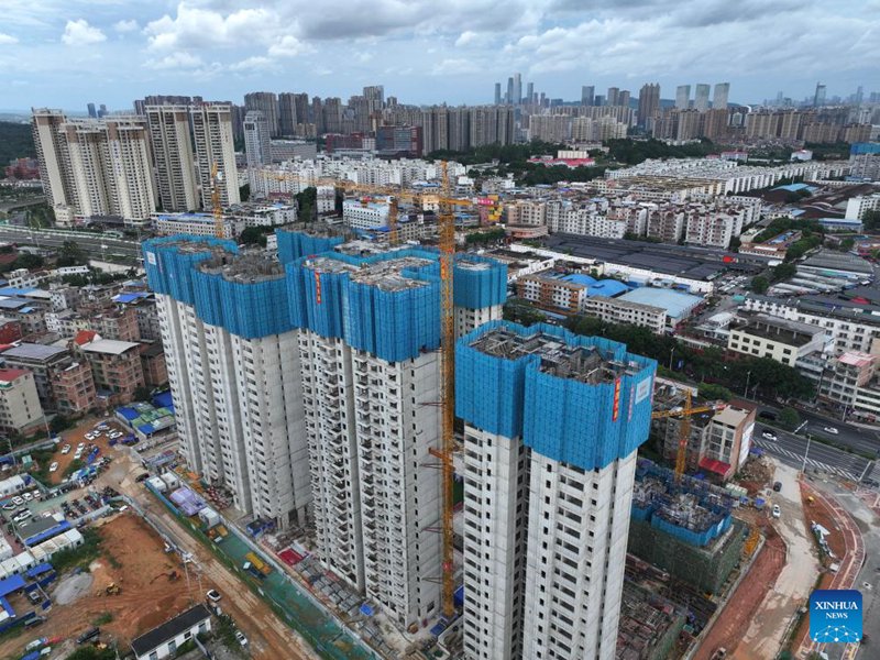 Picha iliyopigwa tarehe 21 Julai 2025 ikionyesha mradi wa ukarabati wa kijiji cha mjini katika Mji wa Nanning, Mkoa unaojiendesha wa Kabila la Wazhuang wa Guangxi, kusini mwa China. (Xinhua/Huang Xiaobang)