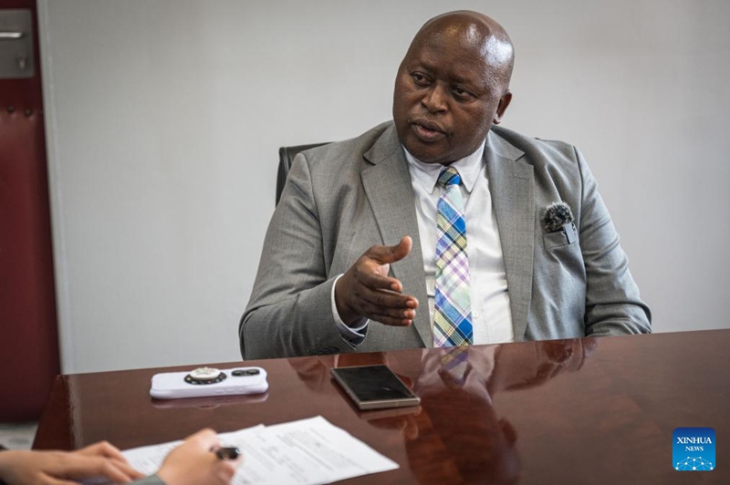 Mokhethi Shelile, waziri wa maendeleo ya Biashara, Viwanda, na Utalii wa Lesotho, akiongea wakati wa mahojiano na Xinhua, Shirika la Habari la China huko Maseru, Lesotho, Julai 29, 2025. (Xinhua/Wang Guansen)
