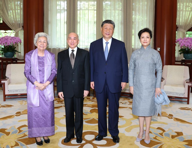Rais wa China na mkewe wakutana na mfalme na malkia wa Cambodia