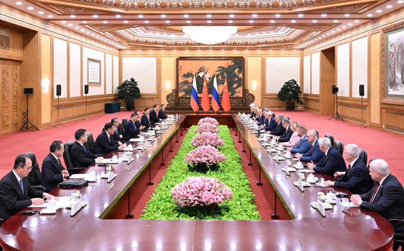 Rais Xi Jinping wa China akutana na mwenyekiti wa baraza la chini la Bunge la Russia (Duma) Bw. Vyacheslav Volodin, kwenye Jumba la Mikutano ya Umma  la Beijing, China, Agosti 26, 2025. (Xinhua/Shen Hong)