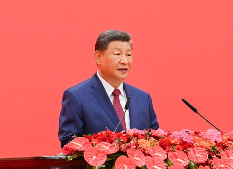 Rais Xi Jinping wa China, ambaye pia ni katibu mkuu wa Kamati Kuu ya Chama cha Kikomunisti cha China (CPC) na mwenyekiti wa Kamati  Kuu ya Kijeshi ya China (CMC), akihutubia tafrija ya kumbukumbu ya miaka 80 tangu kupatikana ushindi katika Vita vya Watu wa China vya Kupambana  na Uvamizi wa Japan na Vita vya Dunia vya Kupinga Ufashisti kwenye Jumba la Mikutano ya Umma  la Beijing, Septemba 3, 2025. (Xinhua/Xie Huanchi)