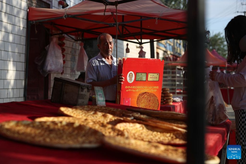 Mbinu za kijadi za kutengeneza mkate wa naan zarithiwa na kuendelezwa Xinjiang, China