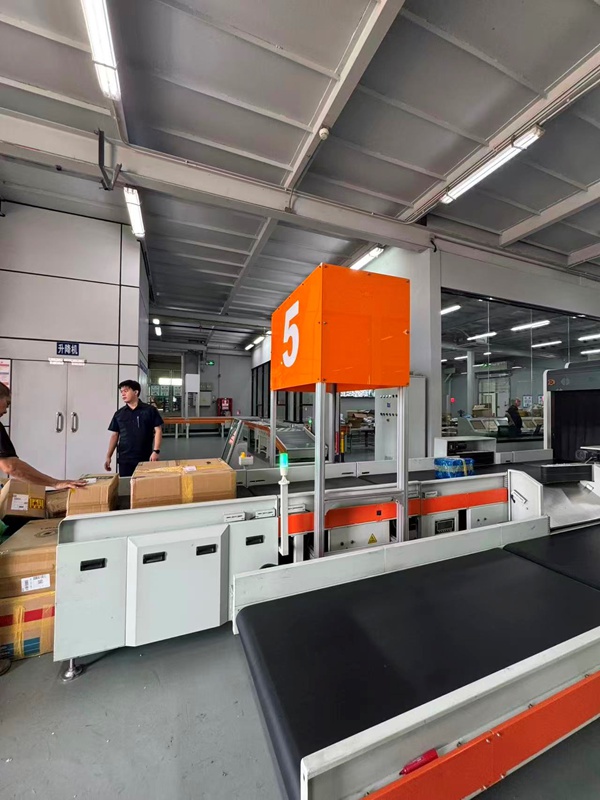 Kituo cha Usimamizi wa Uchukuzi Bidhaa za Biashara ya Kuvuka Mpaka cha Shenzhen, China: 