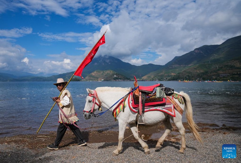 Shughuli ya kwanza ya Siku ya Kuzunguka Mlima na Ziwa yafanyika kwenye Ziwa Lugu mkoani Sichuan, China