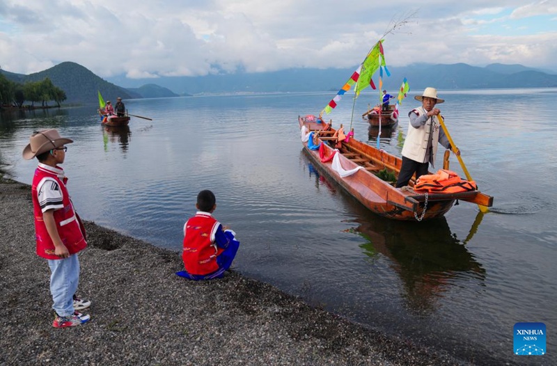 Shughuli ya kwanza ya Siku ya Kuzunguka Mlima na Ziwa yafanyika kwenye Ziwa Lugu mkoani Sichuan, China