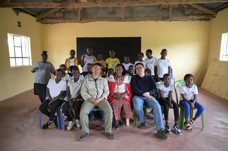 Kwenye nyanda za Maasai Mara nchini Kenya, Wachina wawili wajengea mabinti 29 maskani yenye matumaini