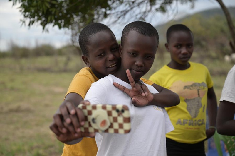Kwenye nyanda za Maasai Mara nchini Kenya, Wachina wawili wajengea mabinti 29 maskani yenye matumaini