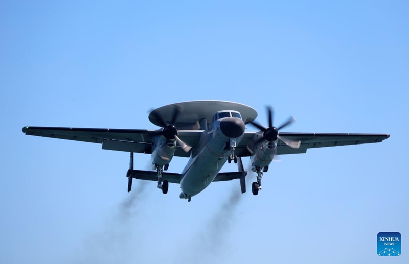 Aina tatu za ndege za kivita zakamilisha kupaa na kutua kwenye Manowari ya China ya Fujian kwa kusaidiwa na msukumo wa sumaku ya umeme