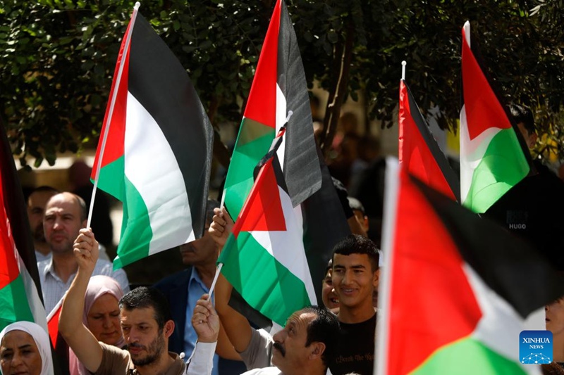 Watu washerehekea Nchi za Magharibi kutambua nchi ya Palestina katika Ukingo wa Magharibi