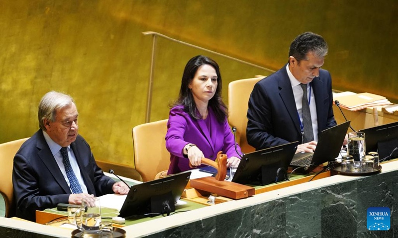 Rais wa Baraza Kuu la Umoja wa Mataifa Annalena Baerbock (katikati) akipiga siwa kuanza Mjadala wa jumla wa mkutano wa 80 wa Baraza Kuu la Umoja wa Mataifa (UNGA) kwenye makao makuu ya Umoja wa Mataifa mjini New York, Septemba 23, 2025. (Xinhua/Wu Xiaoling)