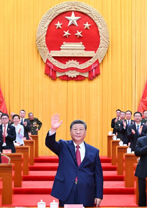 Rais wa China Xi Jinping, ambaye pia ni Katibu Mkuu wa Kamati Kuu ya Chama cha Kikomunisti cha China (CPC) na Mwenyekiti wa Kamati Kuu ya Kijeshi ya China (CMC), akihudhuria mkusanyiko mkubwa wa kuadhimisha miaka 70 tangu kuanzishwa kwa Mkoa unaojiendesha wa Kabila la Wauygur wa Xinjiang huko Urumqi, mji mkuu wa mkoa huo kaskazini magharibi mwa China, Septemba 25, 2025. (Xinhua/Yan Yan)