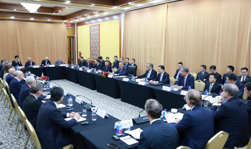 Waziri Mkuu wa China Li Qiang akikutana na mashirika rafiki nchini Marekani pembezoni mwa mjadala wa jumla wa mkutano wa 80 wa Baraza Kuu la Umoja wa Mataifa, mjini New York, Marekani, Septemba 25, 2025. (Xinhua/Ding Haitao)