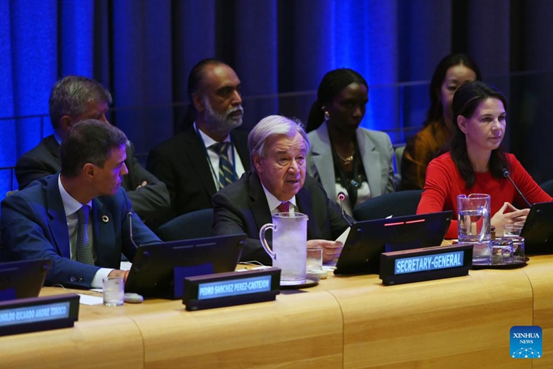 Katibu Mkuu wa Umoja wa Mataifa Antonio Guterres (katikati, mbele) akizungumza kwenye Mkutano wa Ngazi ya Juu wa Kuzindua Mazungumzo Duniani juu ya Usimamizi wa AI kwenye makao makuu ya Umoja wa Mataifa mjini New York, Septemba 25, 2025. (Xinhua/Li Rui)