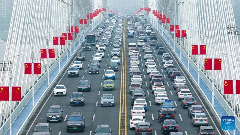 Mtandao wa usafiri wa China washuhudia pilika za wasafiri wengi katika siku ya kwanza ya likizo ya Siku ya Taifa