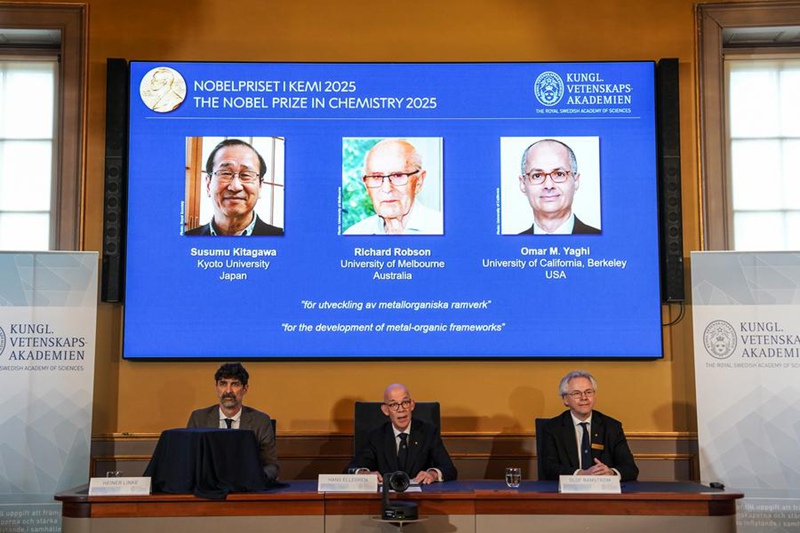 Tuzo ya Nobel ya Kemikali ya 2025 ikitangazwa Stockholm, Sweden, Oktoba 8, 2025. (Xinhua/Peng Ziyang) 