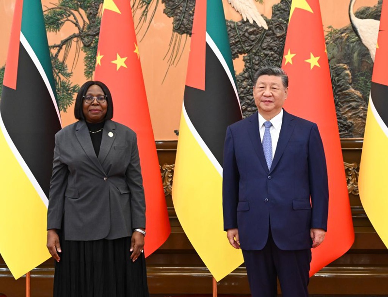 Rais Xi akutana na Waziri Mkuu wa Msumbiji Maria Benvinda Delfina Levi mjini Beijing