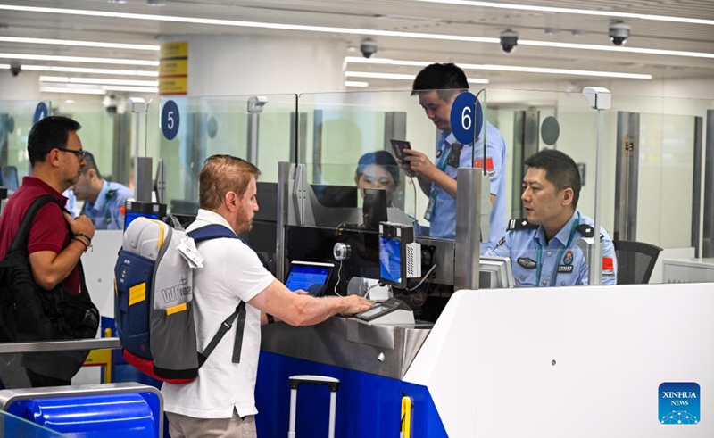 Wageni waingia Mkoa wa Hainan wa China chini ya sera nzuri ya msamaha wa visa