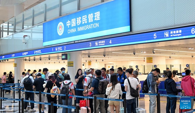 Wageni waingia Mkoa wa Hainan wa China chini ya sera nzuri ya msamaha wa visa