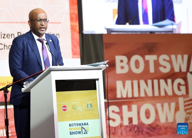 Waziri wa Uchukuzi na Miundombinu wa Botswana Noah Salakae akizungumza kwenye ufunguzi wa Maonyesho ya Madini ya Botswana mjini Gaborone, Botswana, Oktoba 21, 2025. (Picha na Tshekiso Tebalo/Xinhua)